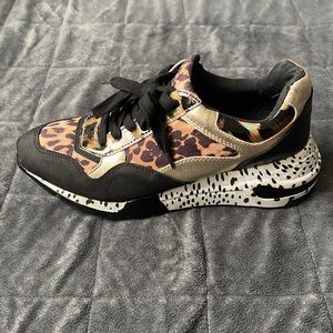 Steve Madden animal print runners sneakers. Size 9.5